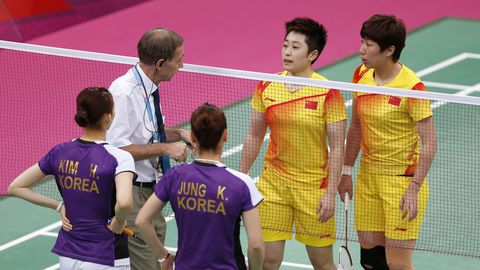 tournament-referee-torsten-berg-speaks-to-players-from-china-and-south-korea-during-their-women-s-doubles-badminton-match-during-the-london-2012-olympic-games-at-the-wembley-arena-1_1038992.jpg