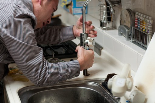 plumber-228010__340.jpg