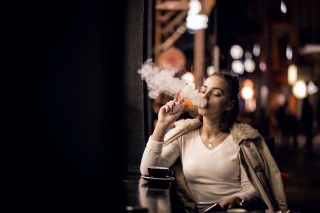 fille-vaping_1303-5743.jpg