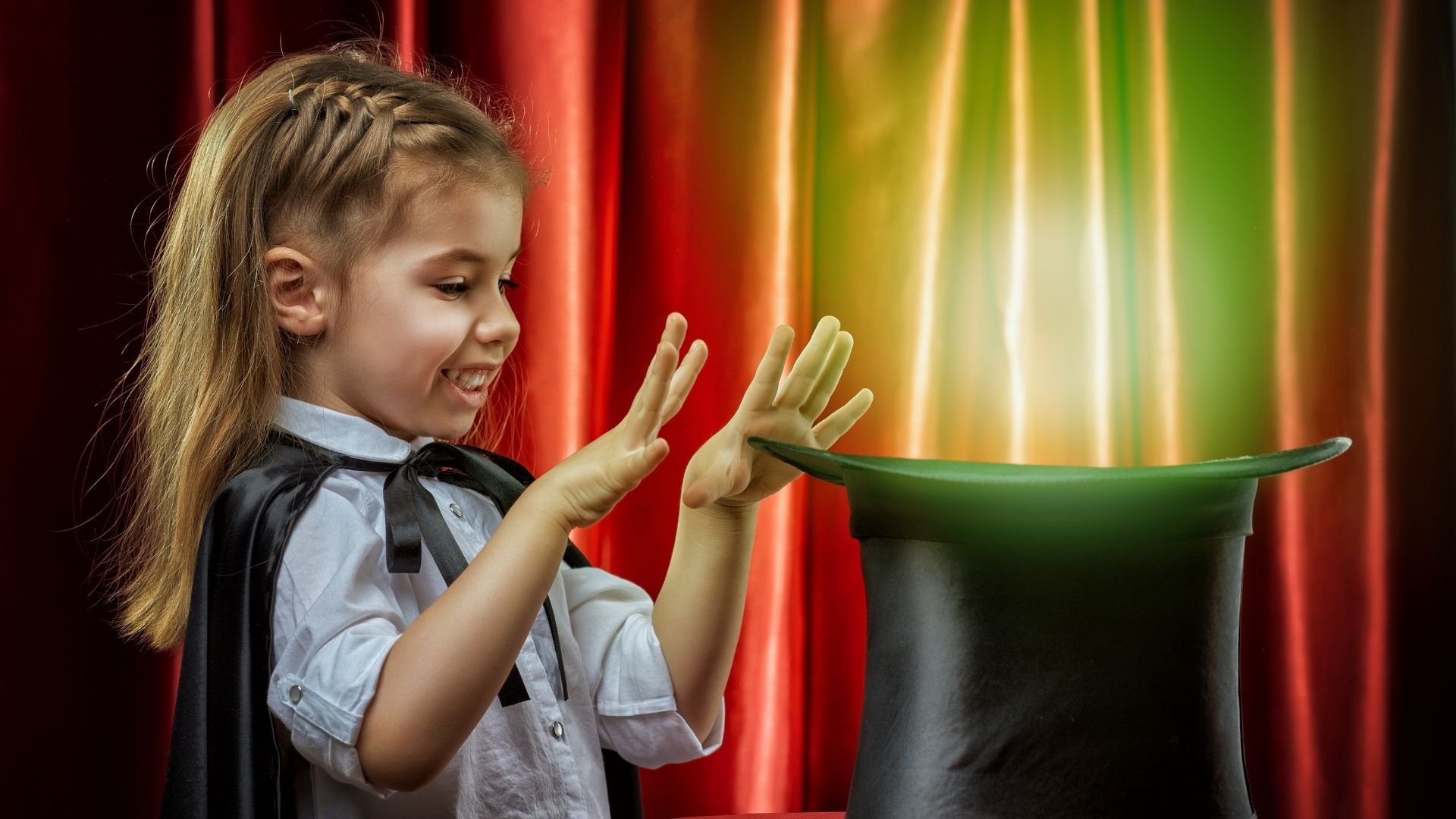 spectacle-magie-enfant-arbres-de-noel.jpg