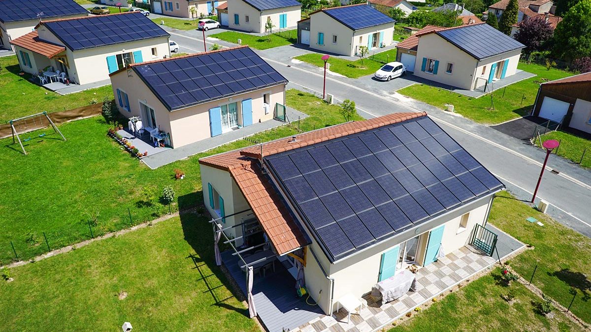 logement-durable-panneaux-photovoltaiques-energie-solaire-1200x675-1.jpg