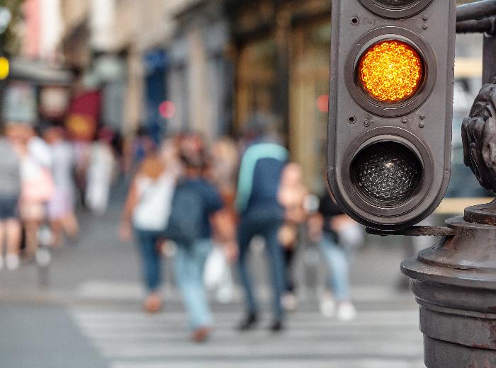 passer_au_feu_orange_700x520.jpg