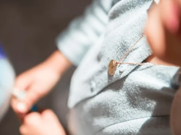 Offrir un bijou : une attention précieuse et symbolique