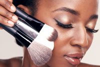 Comment-obtenir-la-glass-skin-maîtrisée-des-défilés.png