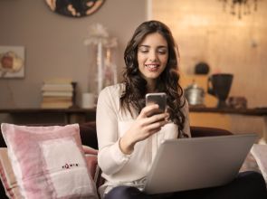 Quel chargeur choisir ? Notre sélection de 3 modèles fiables pour votre smartphone.