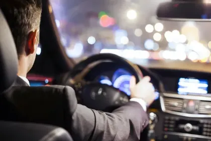 chauffeur-taxi-vtc-voiture.webp
