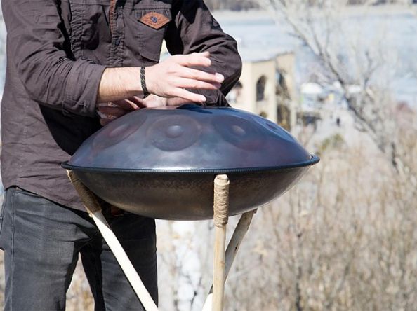 Musique de Méditation avec Handpan : L’Art Sonore qui Transforme la Conscience