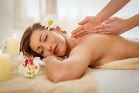 massage-a-la-fois-relaxant-energisant-therapeutique.jpg